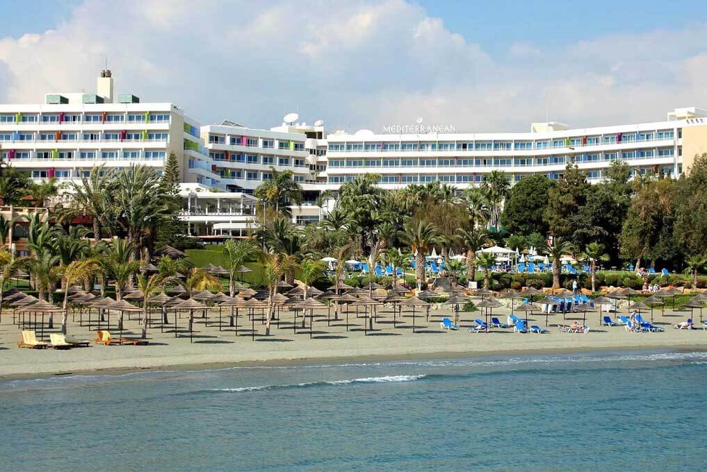 Отели Лимассола 4 звезды: Mediterranean Beach Hotel (фото 1)